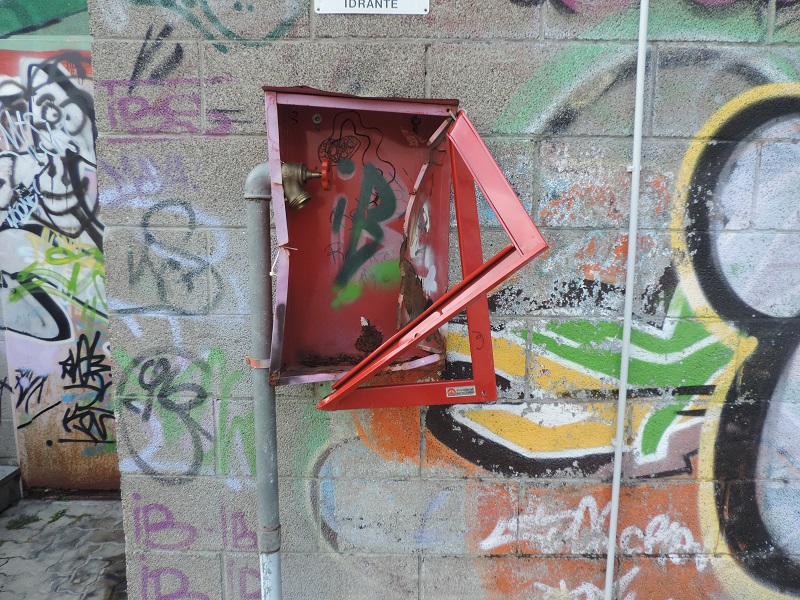 Ragazzi vandali nei capannoni della Mosca Srl di Gaglianico - newsbiella.it