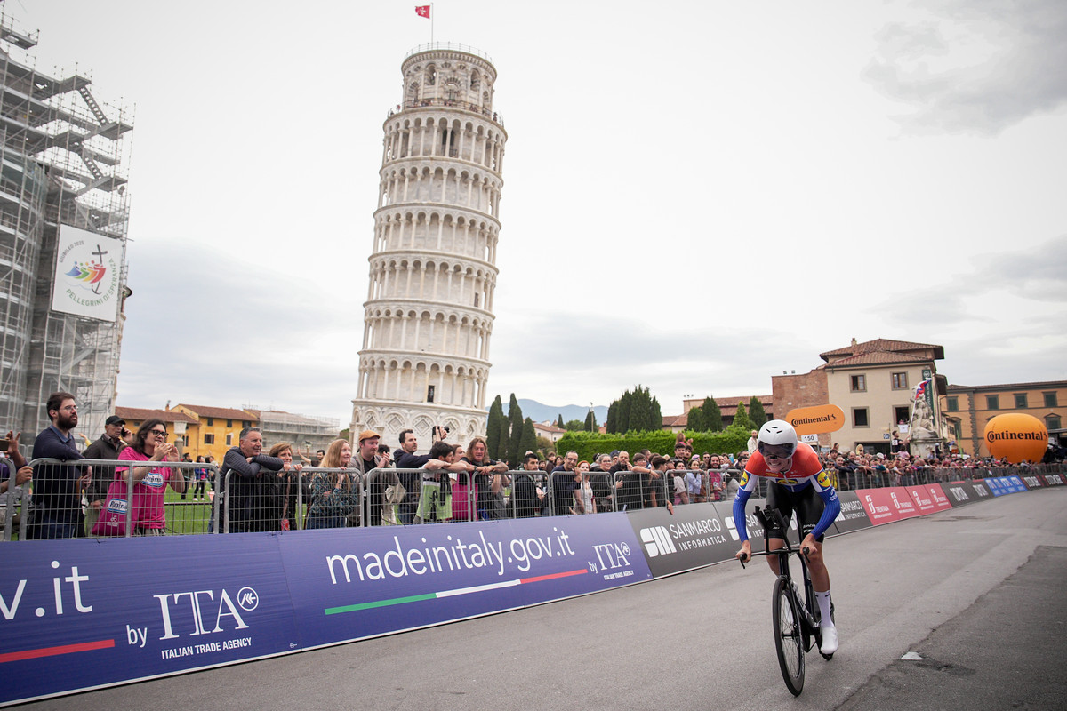 Una crono tra l'asciutto e la pioggia per i big della classifica: Tiberi non è più una sorpresa