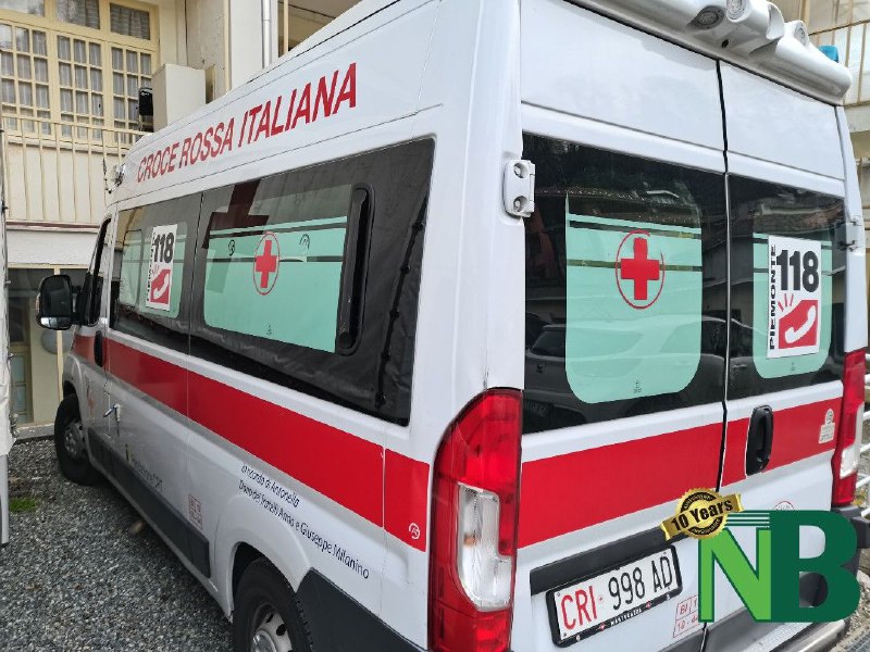 Biella, donna travolta da un'auto mentre attraversa la strada