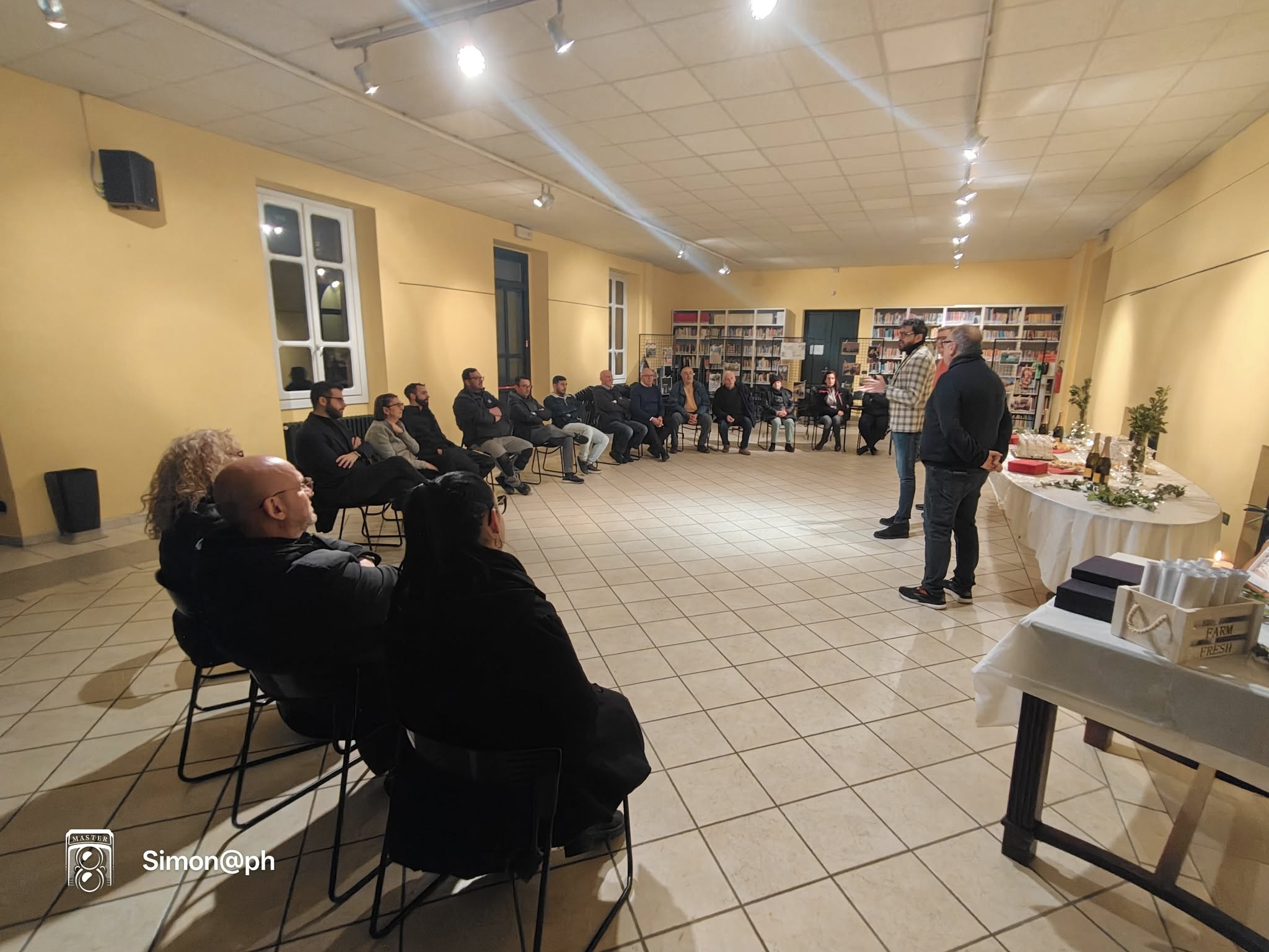 A Mongrando un brindisi con i commercianti e gli Alpini: un momento di comunità