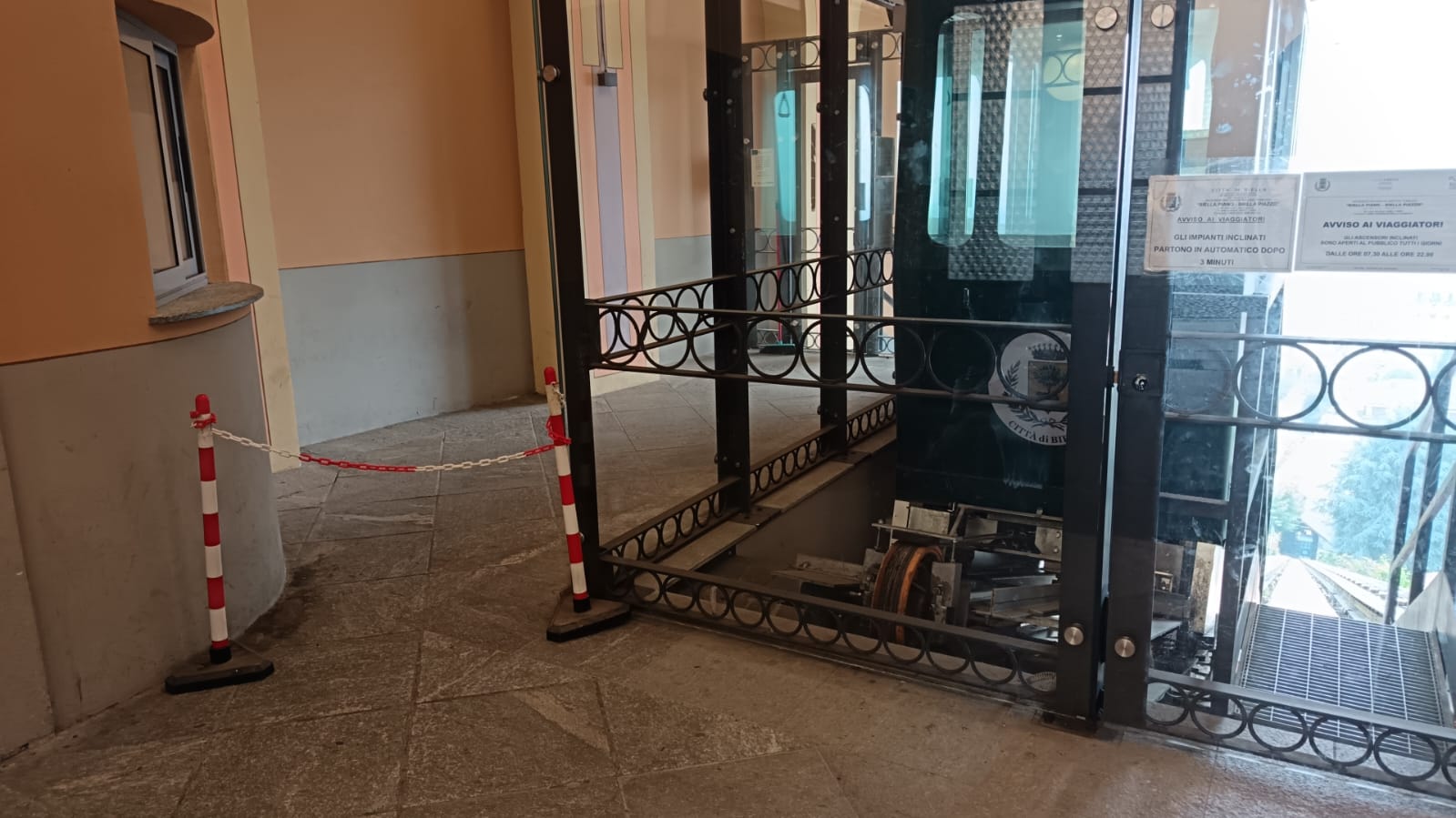 L'ex funicolare è tornata in funzione, e al piazzo torna la ZTL estiva