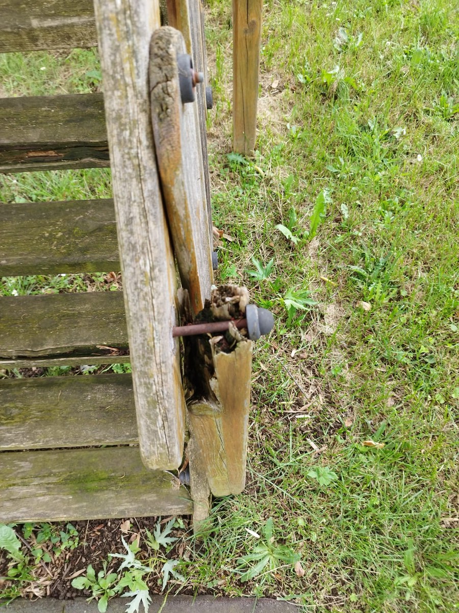 Parco giochi a Tollegno: polemica tra il consigliere Lesca e l’amministrazione comunale FOTO