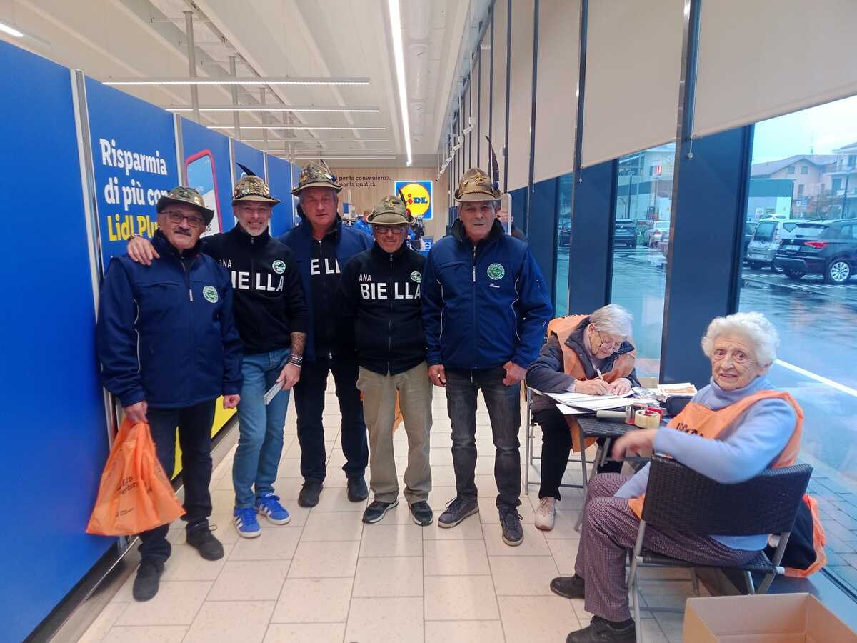 Alpini di Mottalciata scendono in campo per la Colletta Alimentare