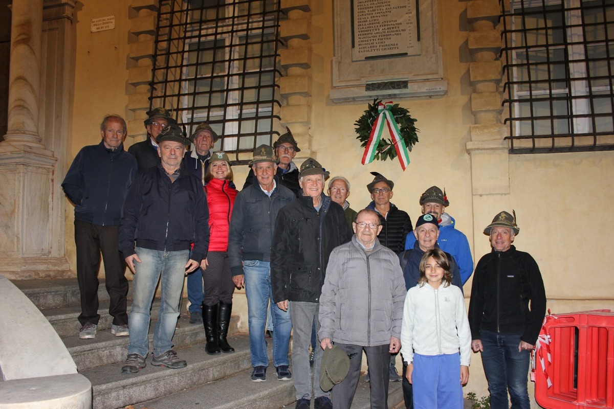 Gli Alpini del Piazzo commemorano Mario Cucco e i Caduti in piazza Cisterna