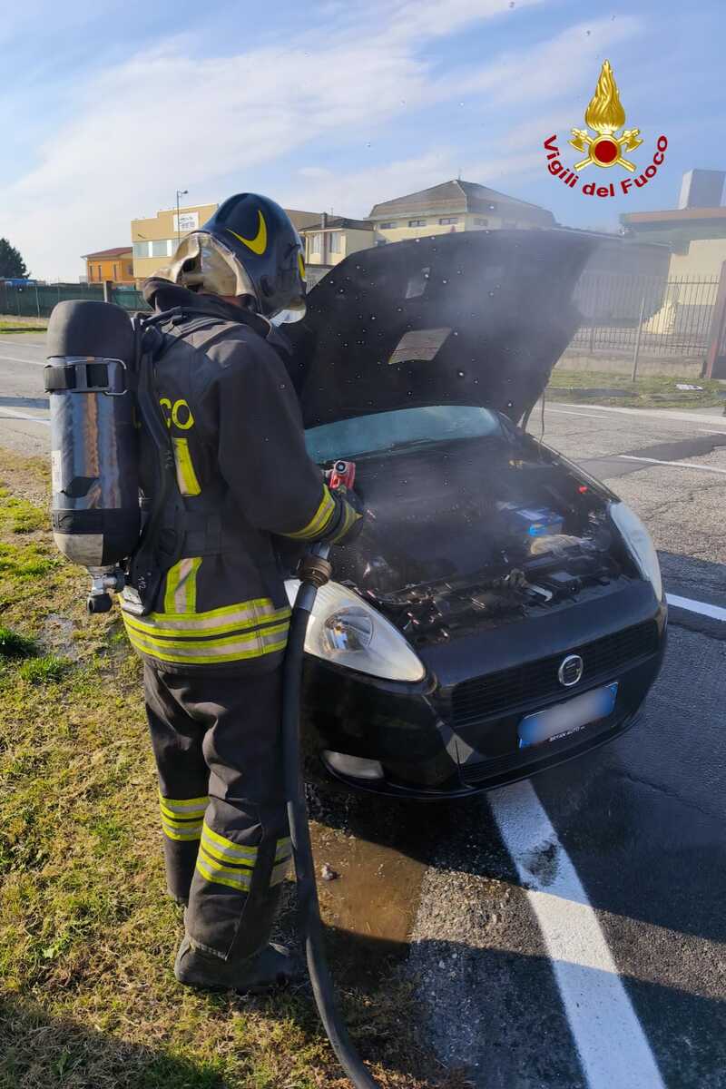 Dal Nord/Ovest, principio di incendio a Borgo Vercelli, intervento dei Vigili del Fuoco