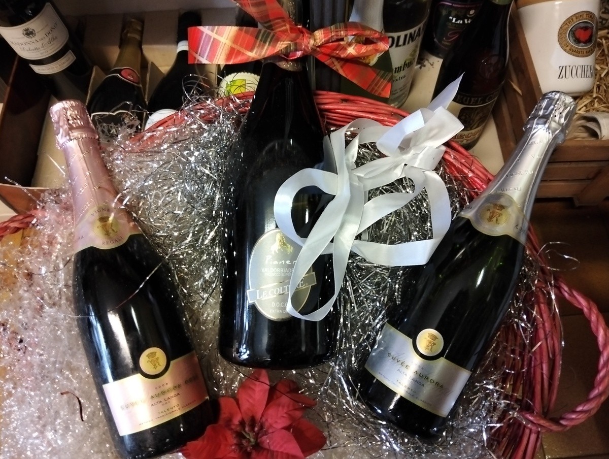 Capodanno, il conto alla rovescia è iniziato: bottiglie esclusive firmate Vaglio Giors FOTO