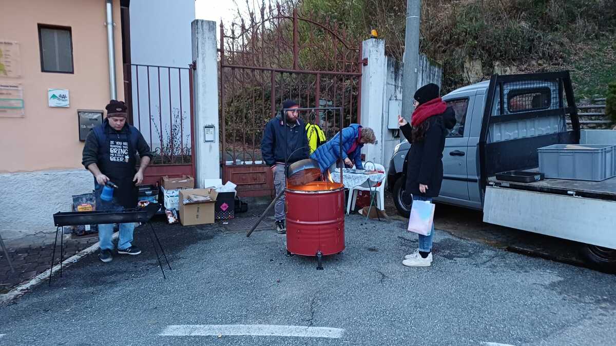 Pollici in alto a Casapinta per il Mercatino di Natale FOTO