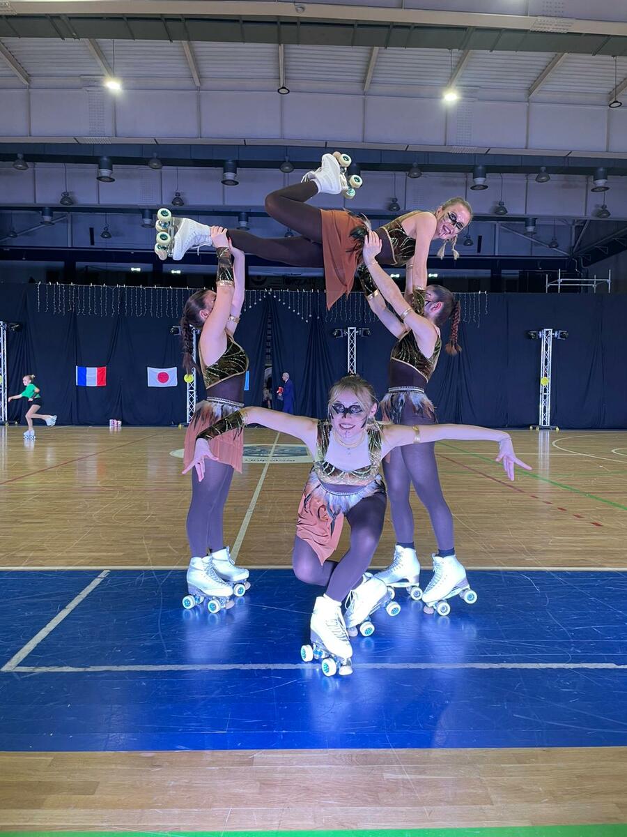 Spettacolo di Natale 2025, un viaggio sui pattini davanti a oltre 700 spettatori