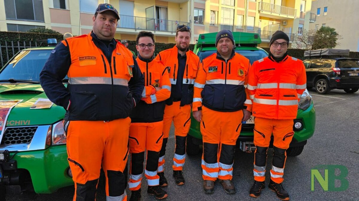 Ar…RIVA la Befana 2026: occhi al cielo per la discesa dal campanile FOTO e VIDEO