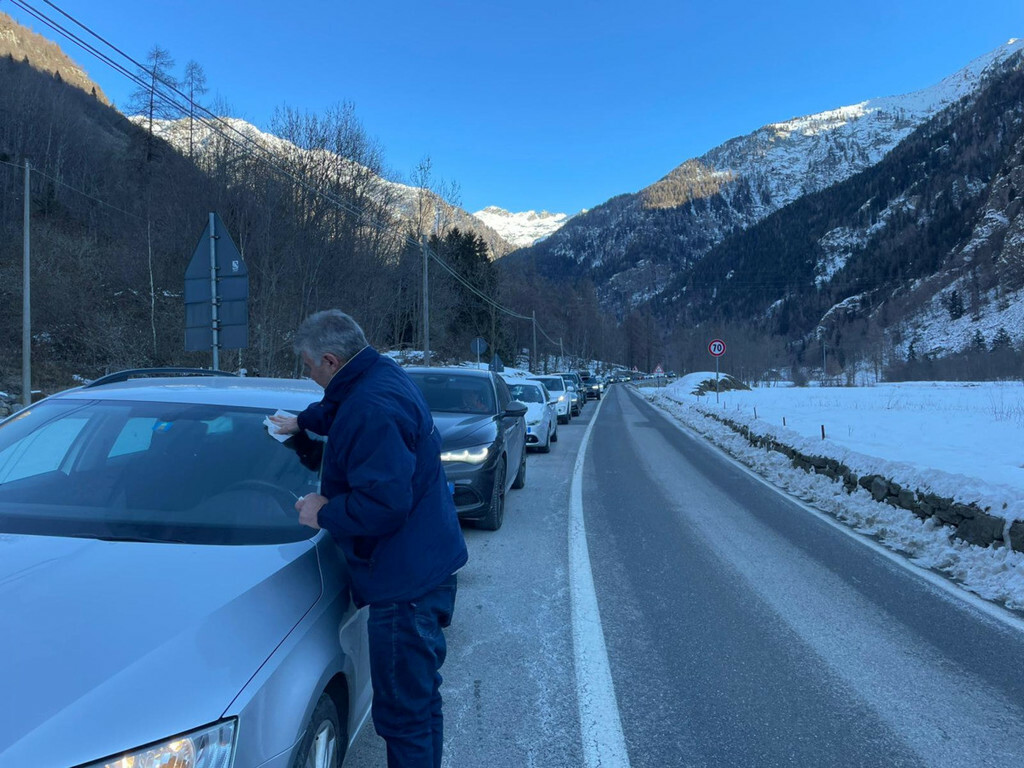 Gressoney, frana sulla strada del rientro: molti biellesi bloccati in Valle del Lys