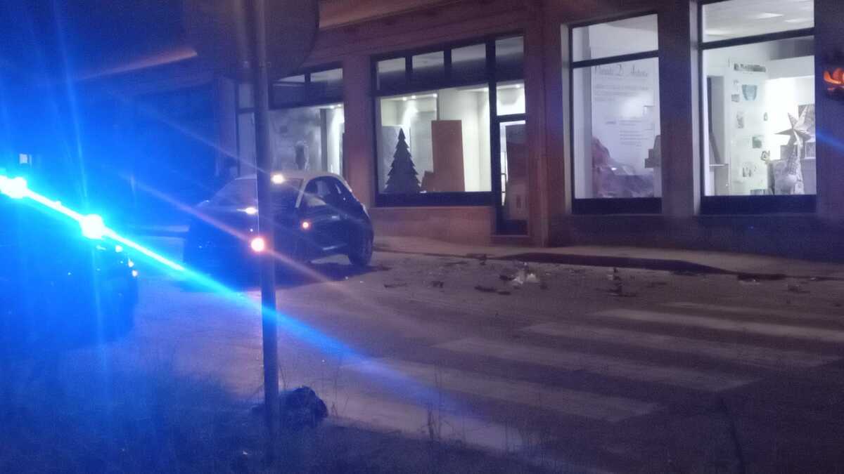 Biella, abbandona l'auto dopo un sinistro