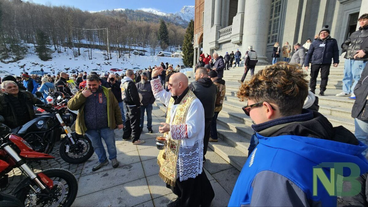 Motoraduno a Oropa, la benedizione di don Michele Berchi: "Preghiamo per la pace" FOTO e VIDEO