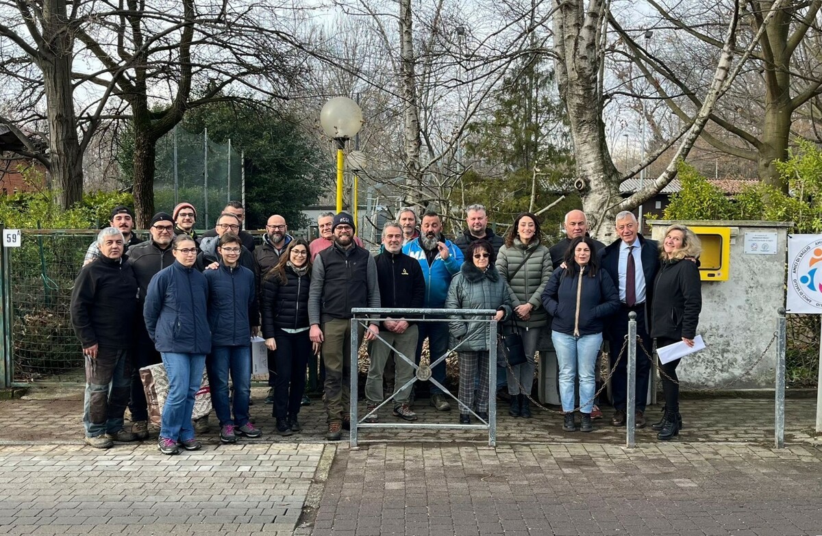 Gli “Amici di Vaglio” donano un defibrillatore al quartiere
