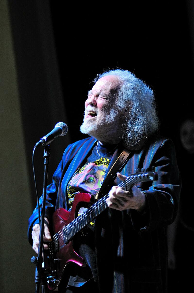 Gaglianico, un trionfo di musica e ricordi: il Maestro Santino Rocchetti incanta l’Auditorium