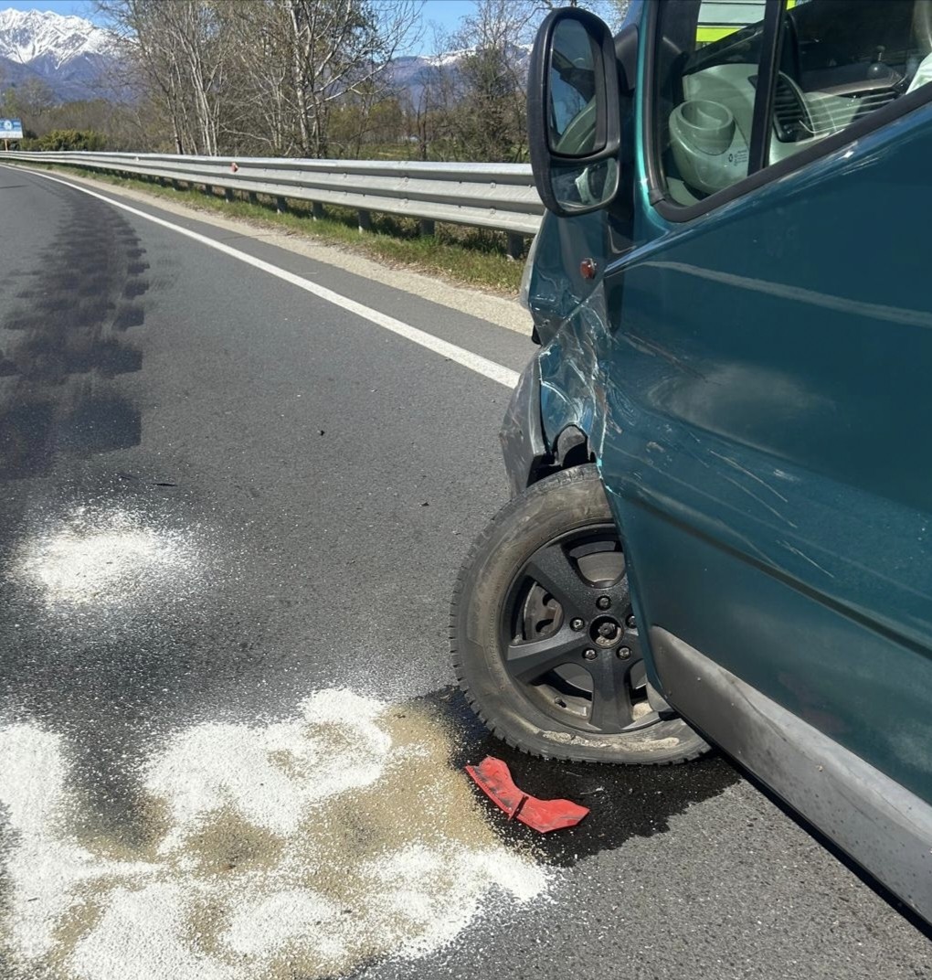 Scontro tra due mezzi sulla strada del Maghettone FOTO