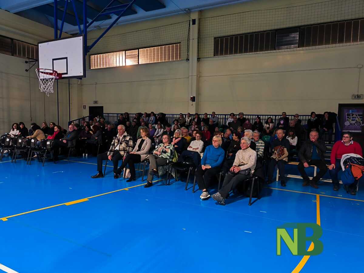 “Se fa male non è amore”: comunità di Pralungo riunita nel ricordo di Erika Preti FOTO