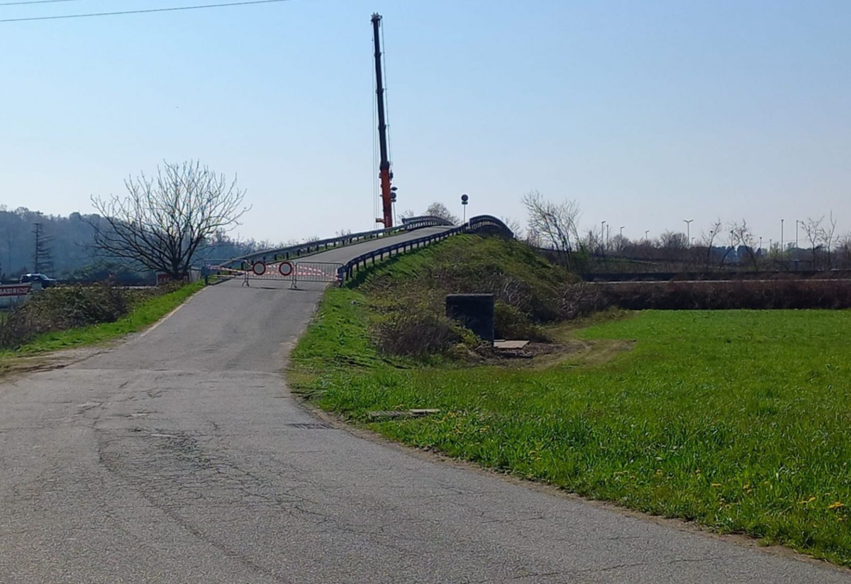 Vigliano, chiuso al transito il cavalcavia di Regione Moriane