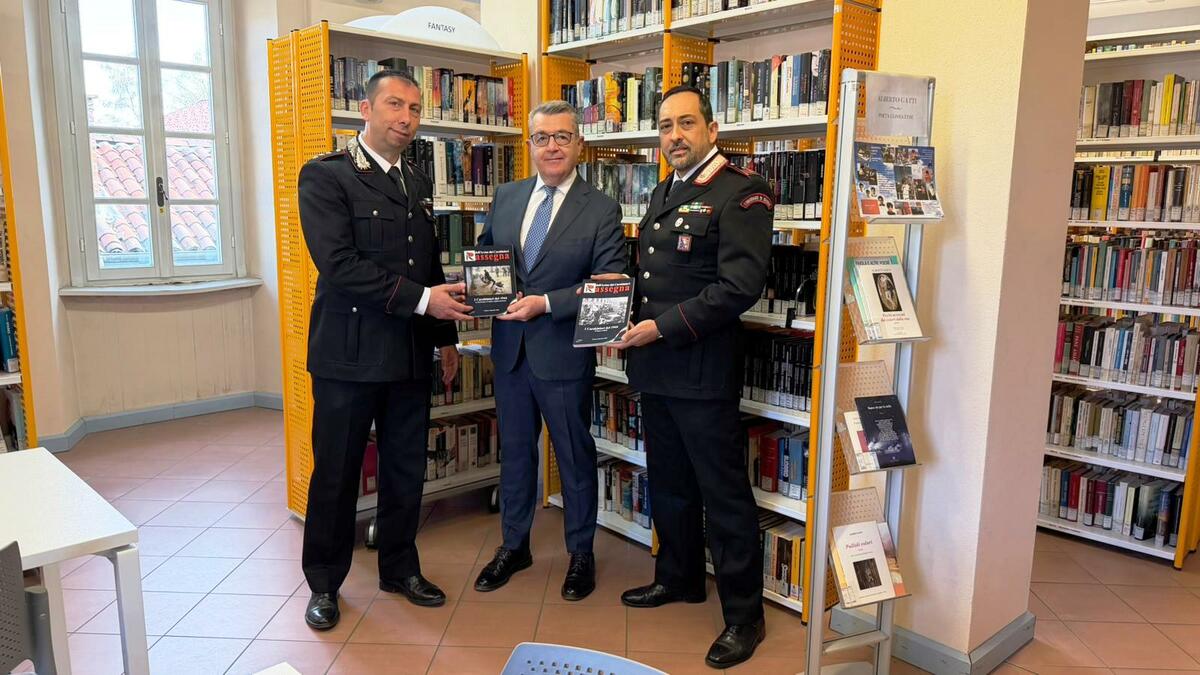 Cossato, l’Arma dona la memoria storica del 1944, consegnati volumi speciali alla Biblioteca Civica