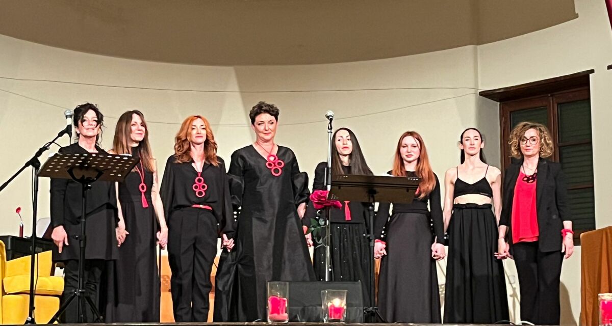 Musica e teatro a Coggiola per dire NO alla violenza sulle donne, la solidarietà è protagonista FOTO