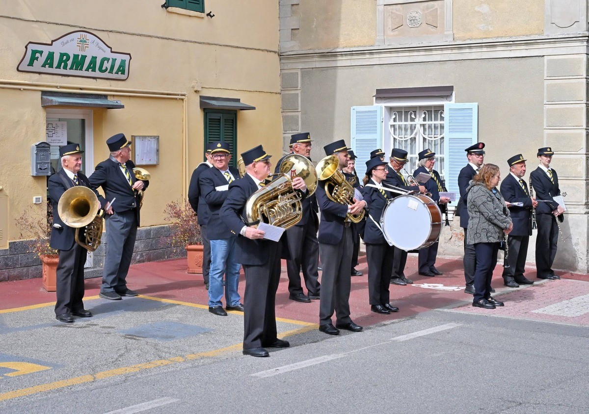 A Roppolo le celebrazioni della Liberazione e del 1° maggio, consegna di copia della Costituzione ai neomaggiorenni FOTO