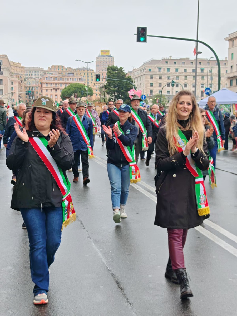 Biella abbraccia Genova: le Penne Nere biellesi protagoniste della 97ª Adunata FOTO