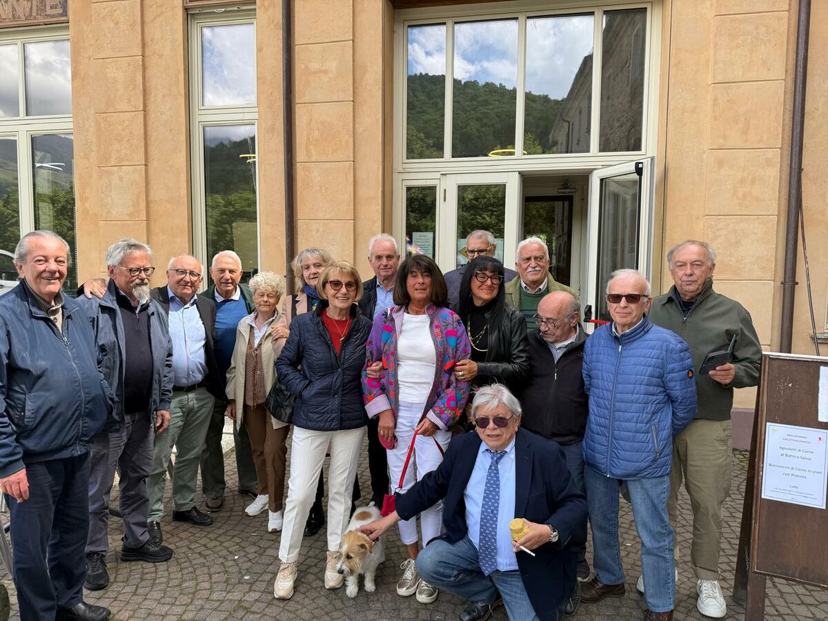 Graglia, gli ex studenti dell’Istituto Vaglio Rubens celebrano i 50 anni di professione al Santuario