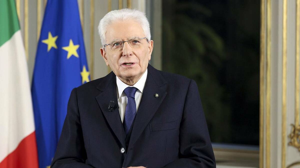 Mattarella rende omaggio agli Alpini: “Custodi di lealtà, coraggio e solidarietà”