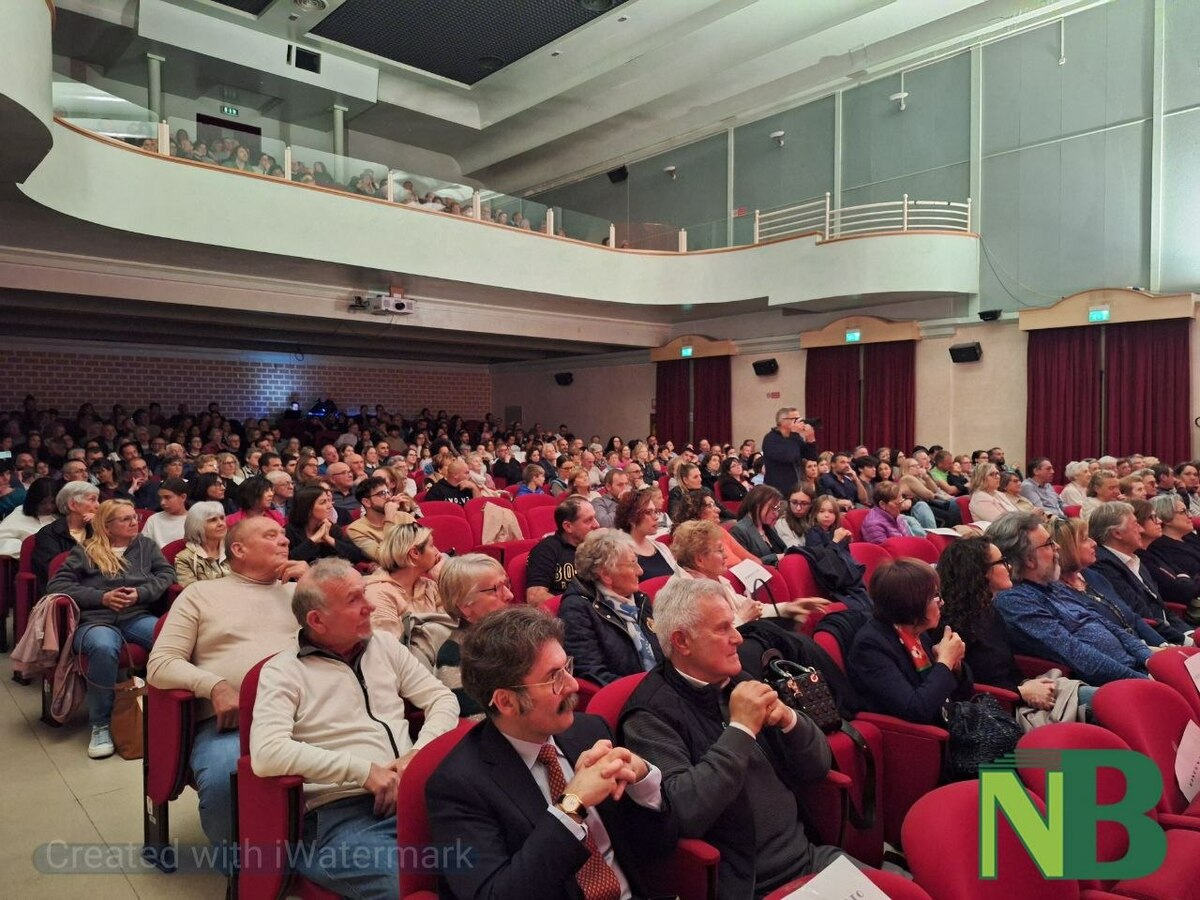 Fondo Maria Bianco, grande partecipazione a Cossato per lo spettacolo dedicato alla Festa della Mamma FOTO