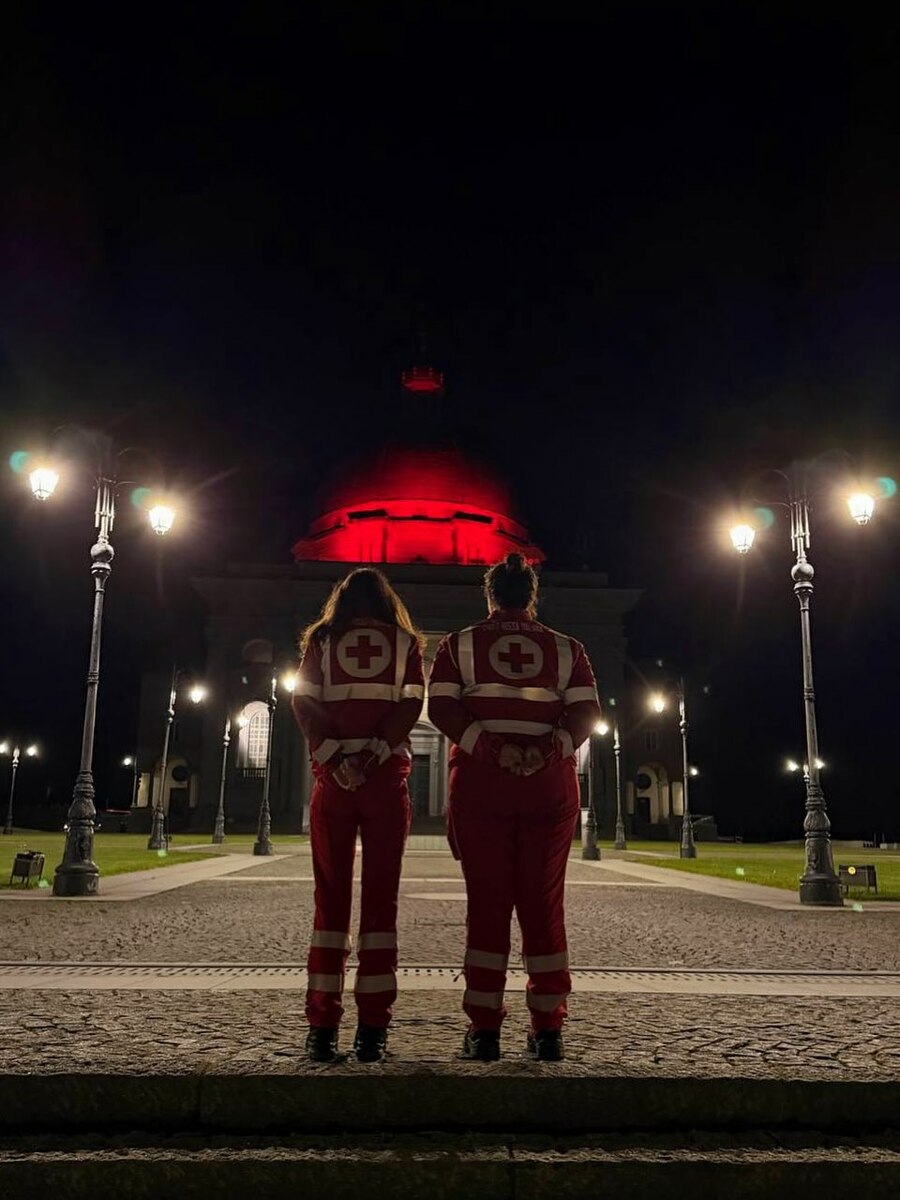 Giornata Mondiale della Croce Rossa e Mezzaluna Rossa, a Biella Battistero e cupola Oropa si illuminano di rosso FOTO