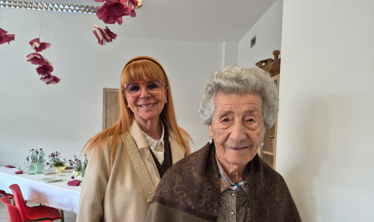 Festa della mamma alla RSA Oasi di Chiavazza tra musica, pranzo e festa per tutte le ospiti FOTO