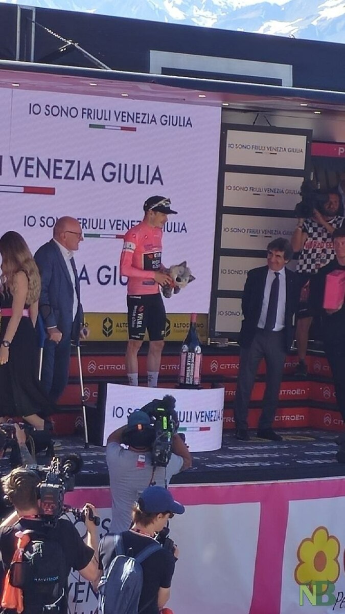 Giro d'Italia 2026: Vingegaard trionfa a Pila e conquista la Maglia Rosa FOTO e VIDEO