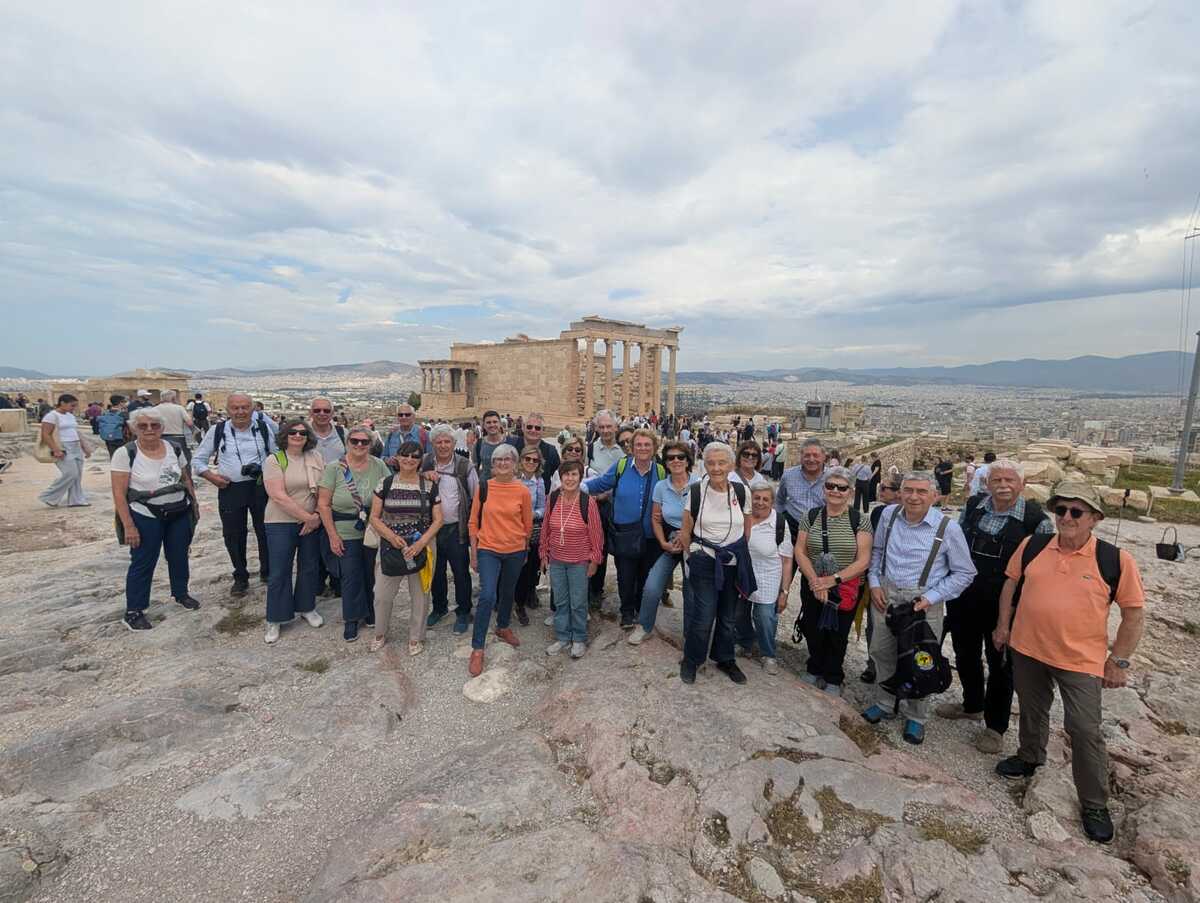 Prosegue il tour del Gruppo Pellegrinando di Graglia, lo scatto dall’Acropoli di Atene