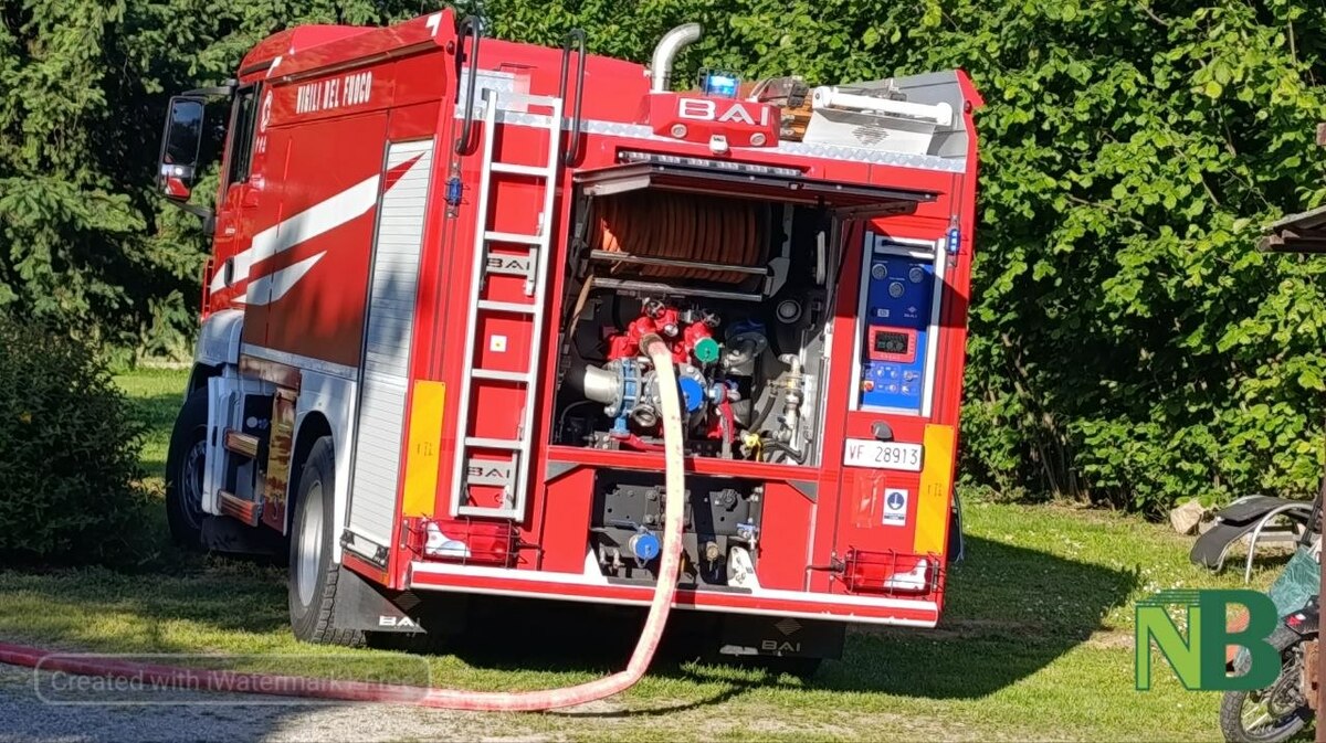 Fiamme da una stanza, scatta l’allarme a Sandigliano ma i Vigili del Fuoco evitano il peggio FOTO e VIDEO