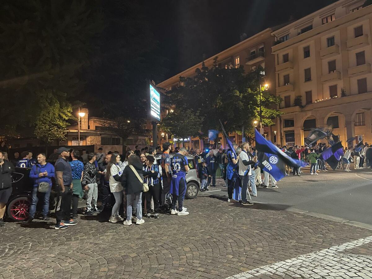 L’Inter è campione d’Italia, la festa è anche a Biella: tifosi in strada per il 21° scudetto