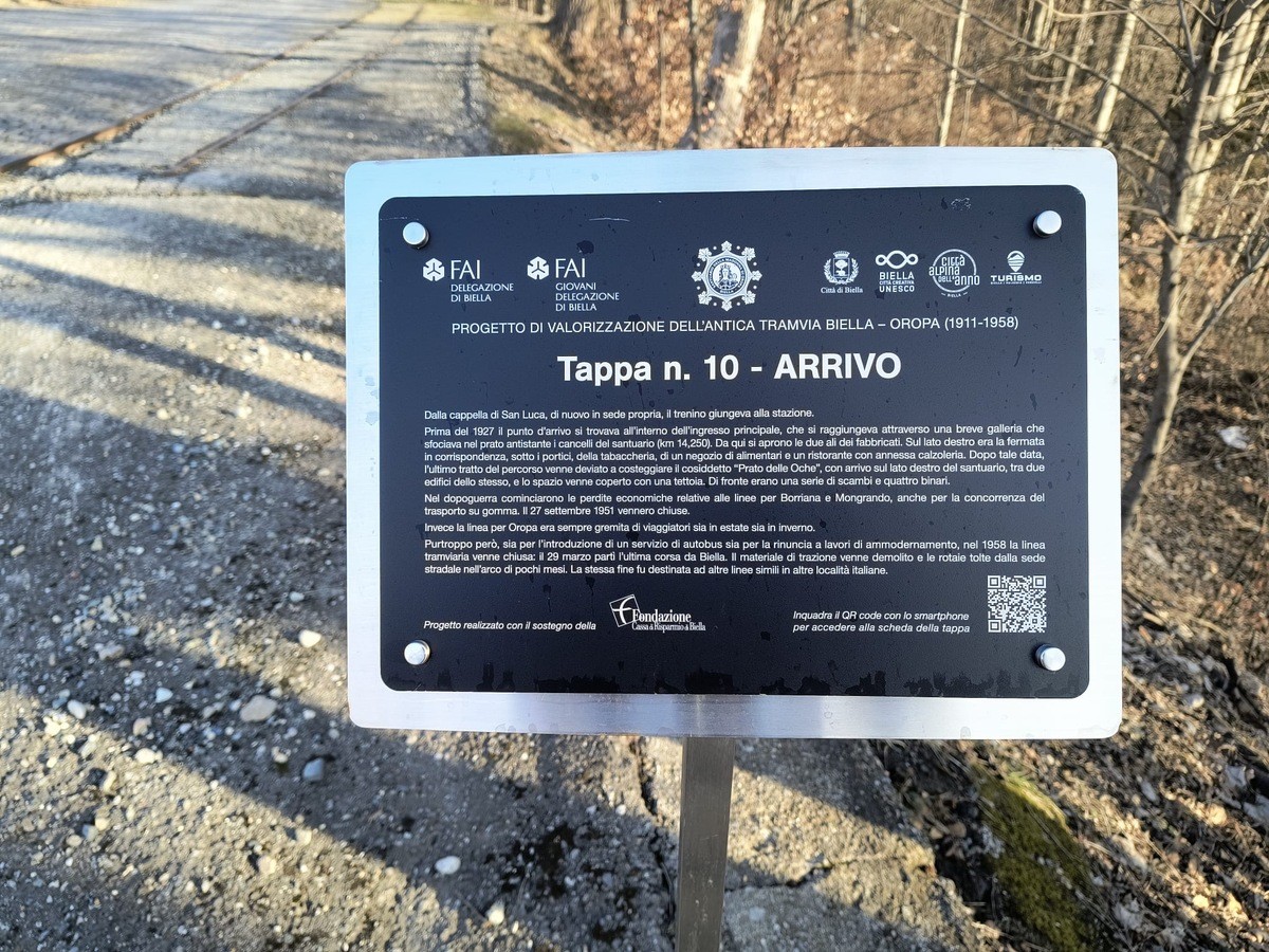 Tranvia Biella–Oropa, inaugurata la segnaletica: 11 paline raccontano lo storico percorso FOTO