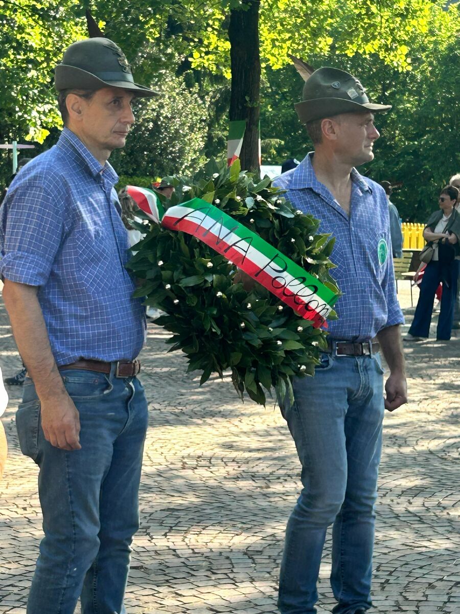 Pollone celebra i 90 anni degli Alpini, corteo e festa di comunità tra memoria e tradizione FOTO