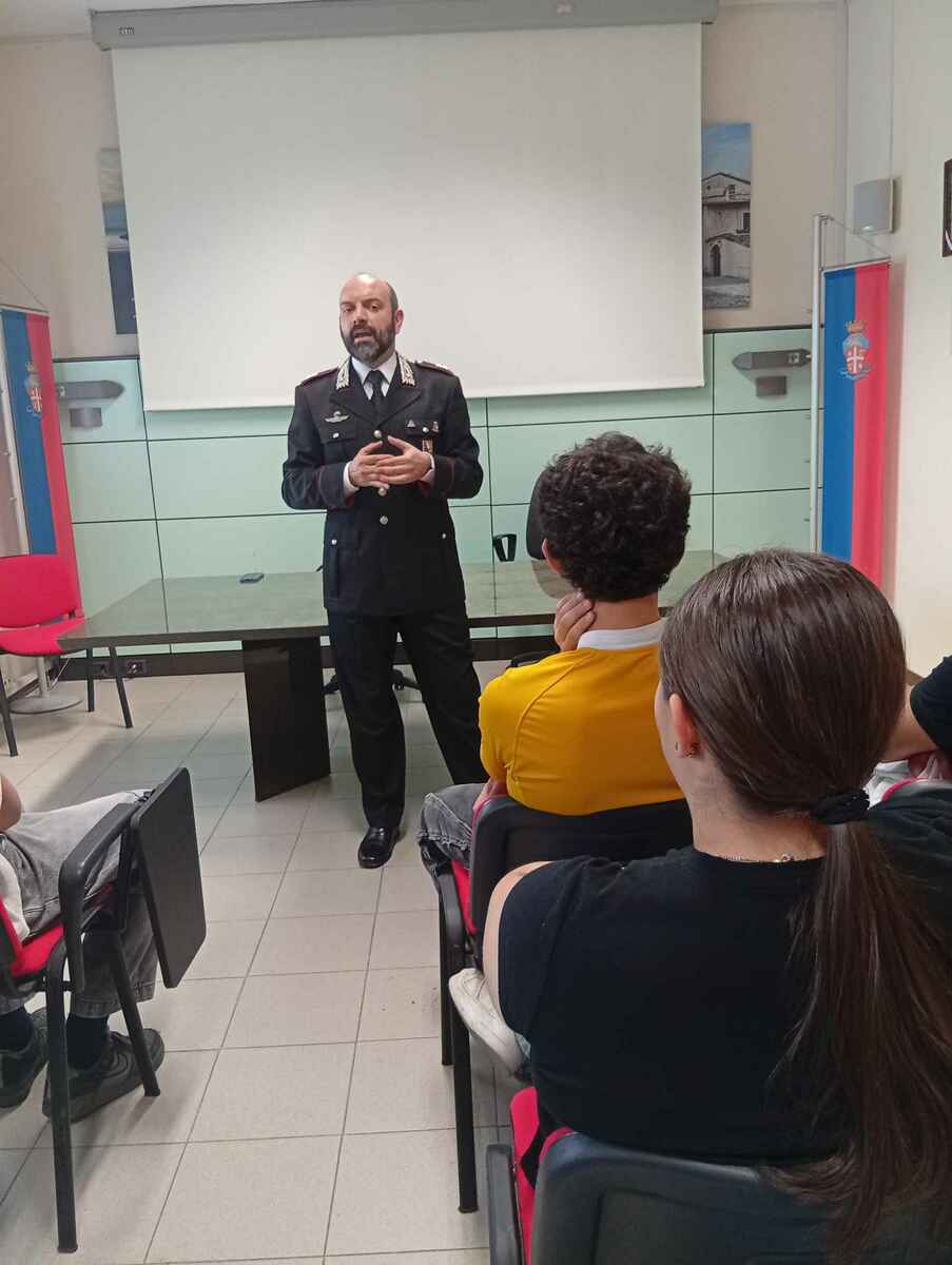 Biella, la classe 4 B Mecc dell’Itis in visita al Comando provinciale dei Carabinieri