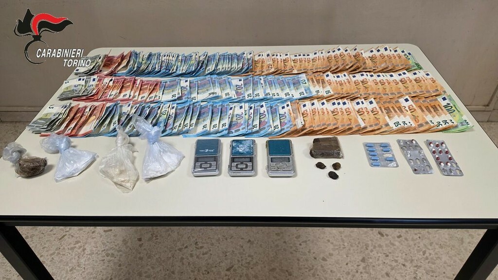 Spaccio dopo il confine con Biella, a Chiaverano scoperto hub della droga nel pilone di un ponte
