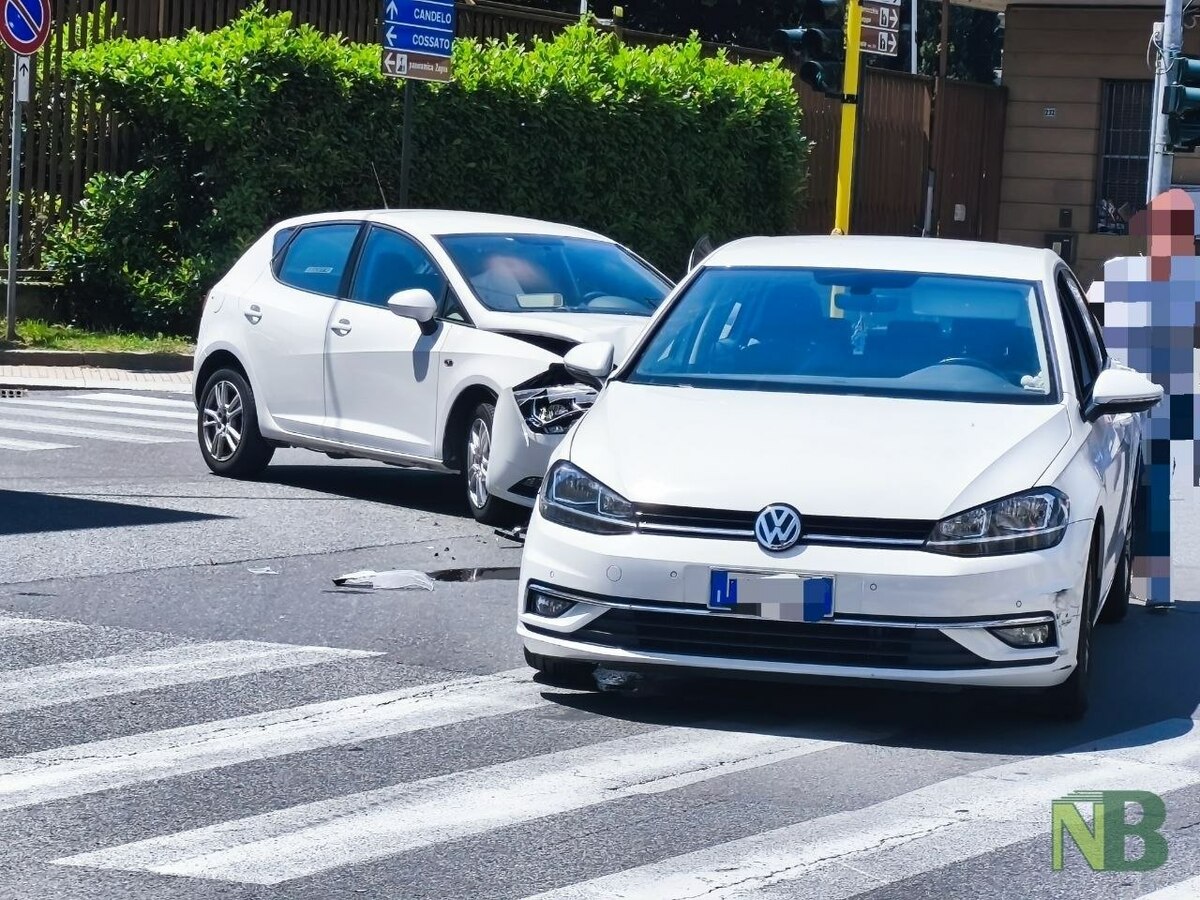 Vigliano Biellese, scontro tra auto in via Milano: traffico rallentato FOTO