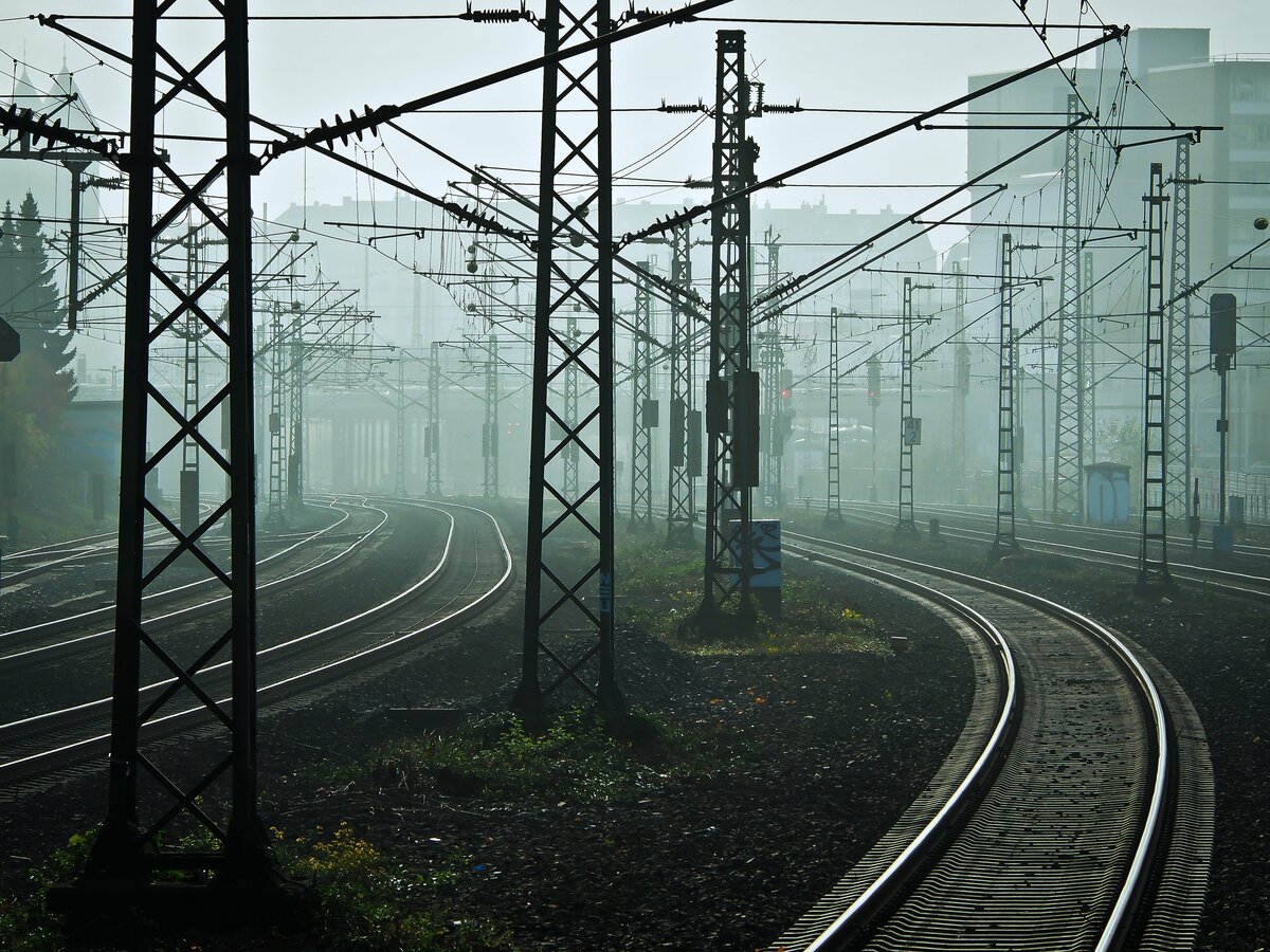 Tentato furto di rame blocca la linea ferroviaria per Novara: circolazione sospesa per Malpensa e Busto Arsizio
