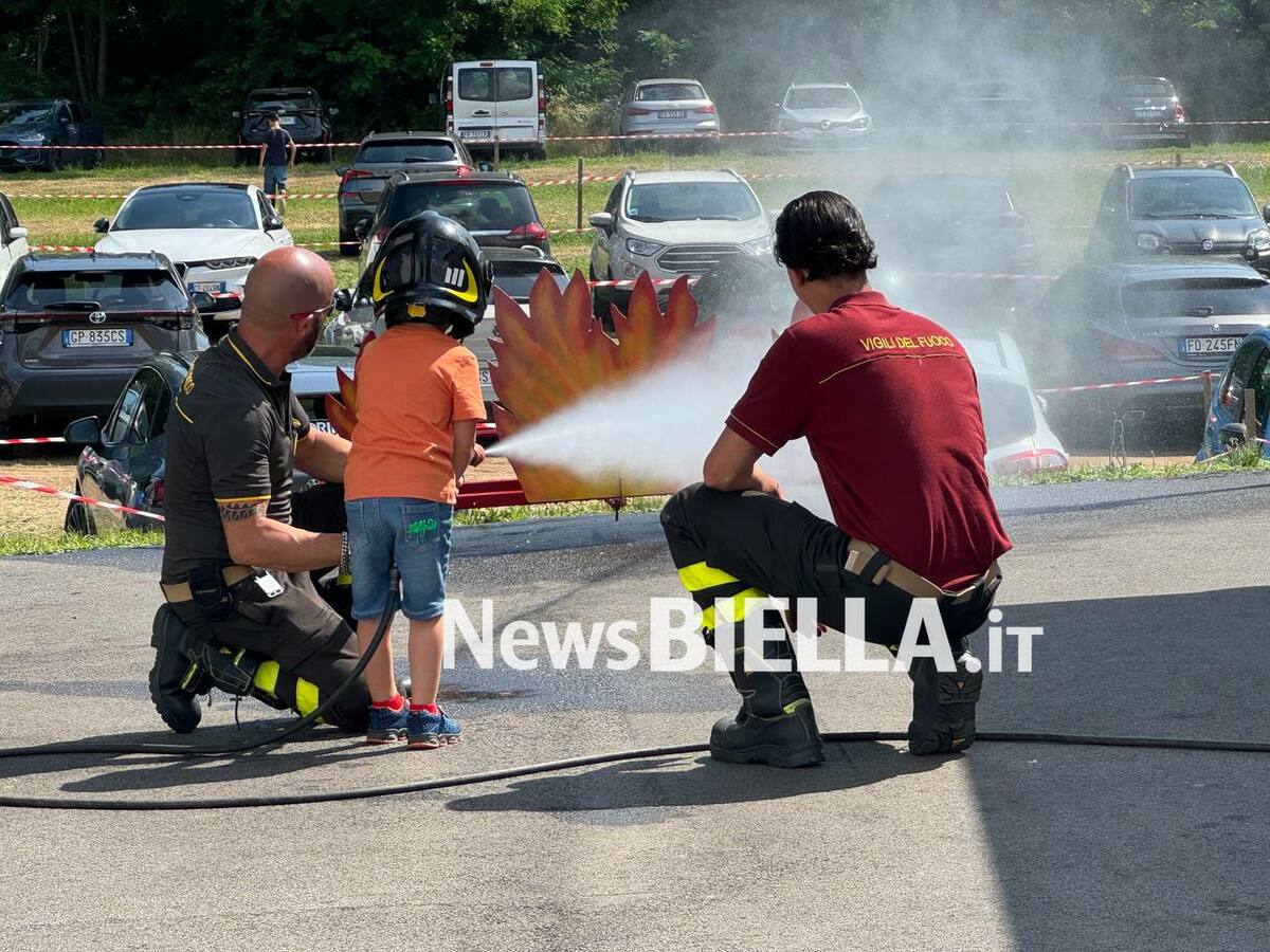 Valdengo, Pompieropoli coinvolge i bambini tra gioco e sicurezza FOTO