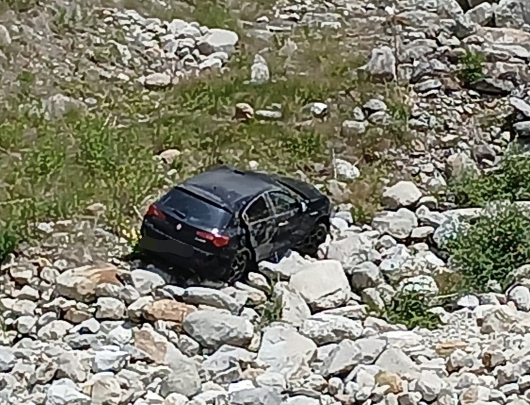 Piedicavallo, auto finisce fuori strada nel torrente Cervo FOTO