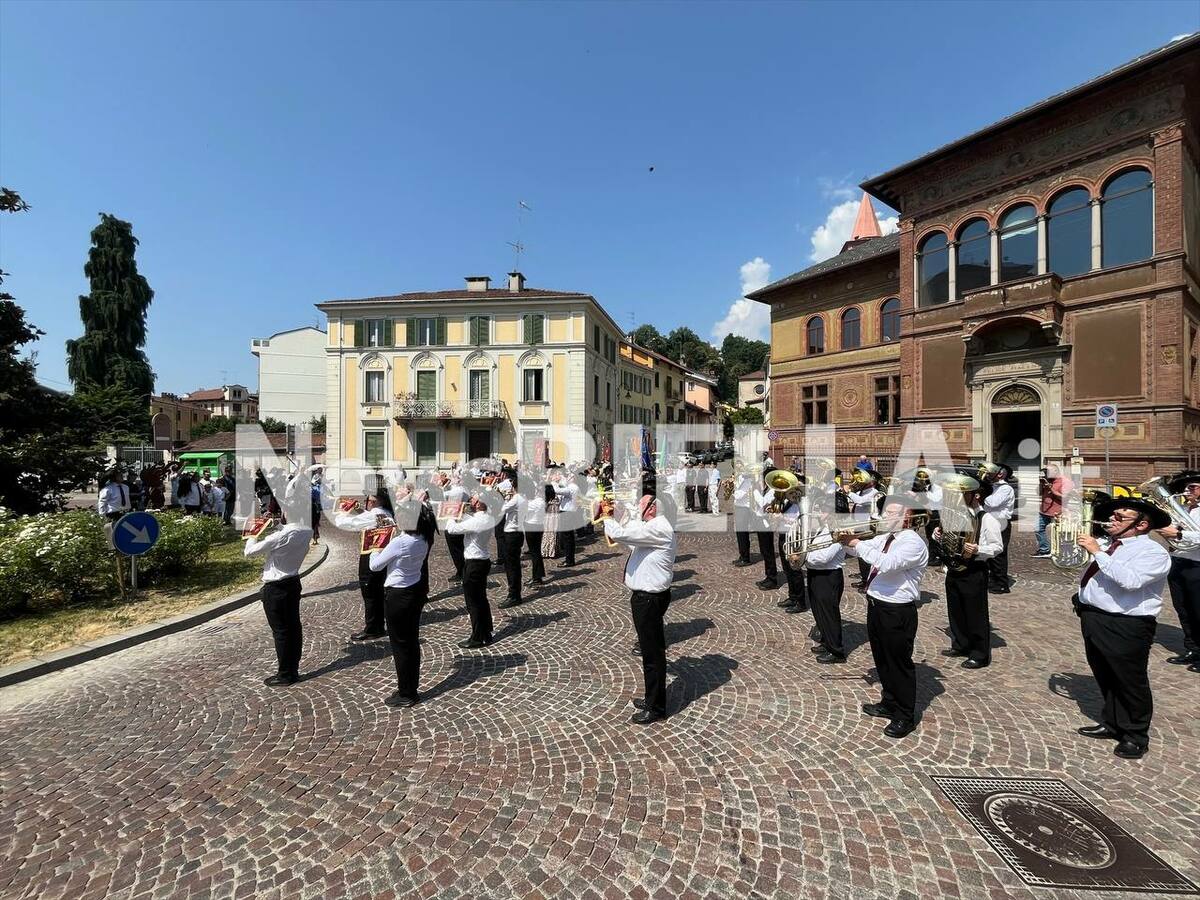 Biella rende omaggio ai Bersaglieri, inaugurato il monumento in piazza La Marmora FOTO e VIDEO