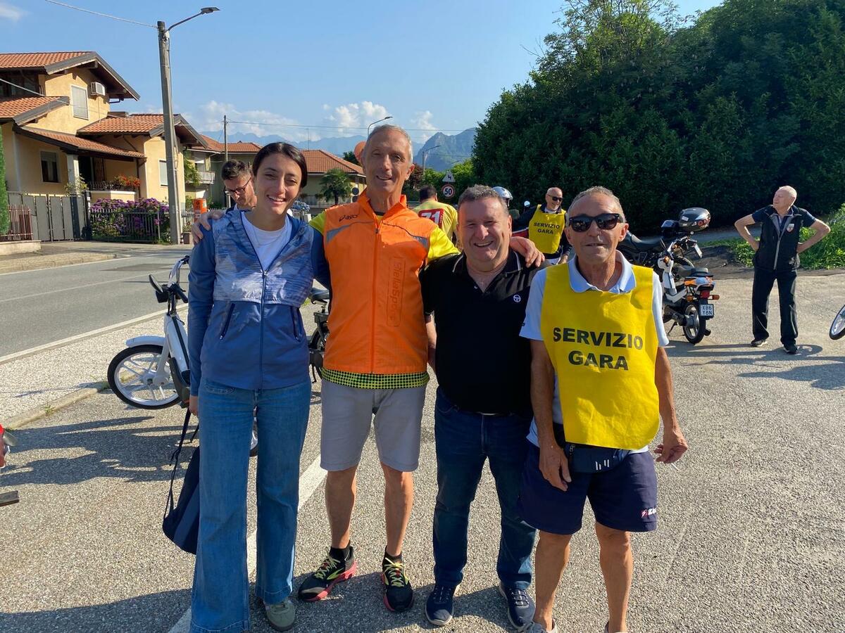 Da Gaglianico al Lago d’Orta e in Valsesia, 200 km in sella ai Ciao per solidarietà FOTO e VIDEO