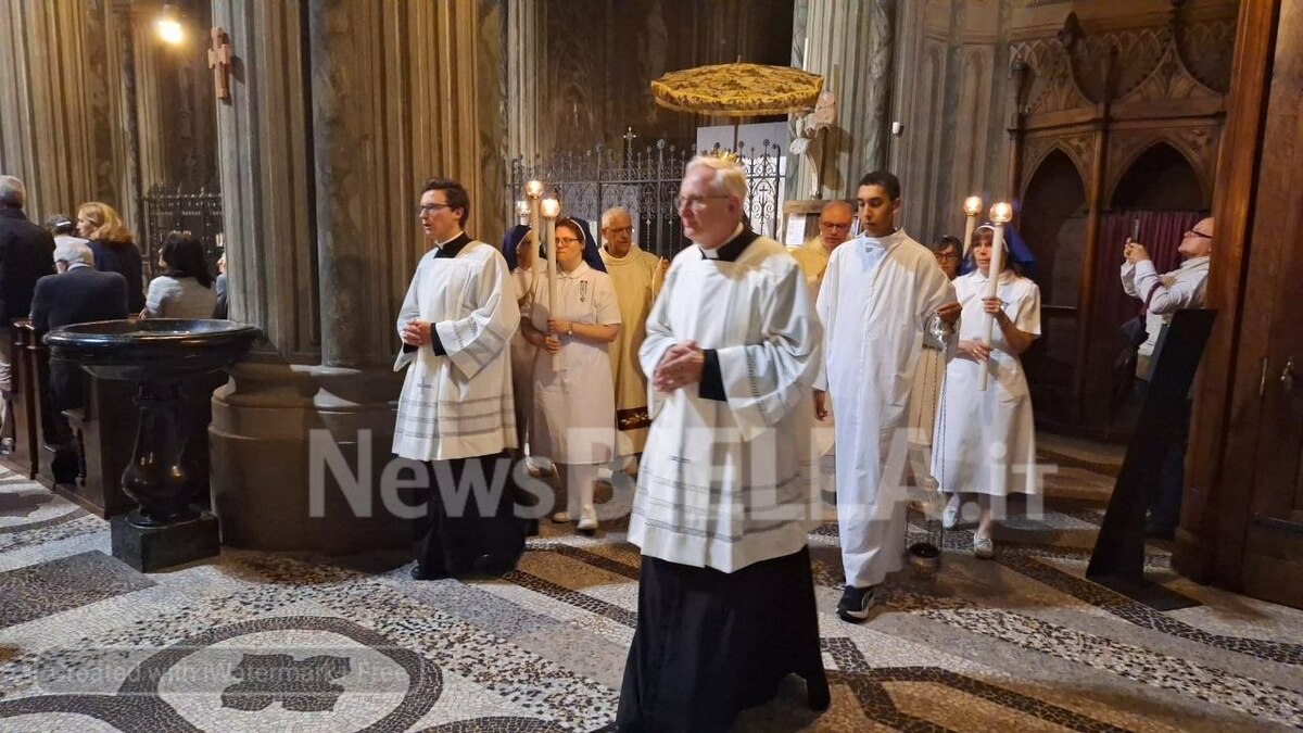 Corpus Domini a Biella: fedeli in processione dopo la Messa FOTO