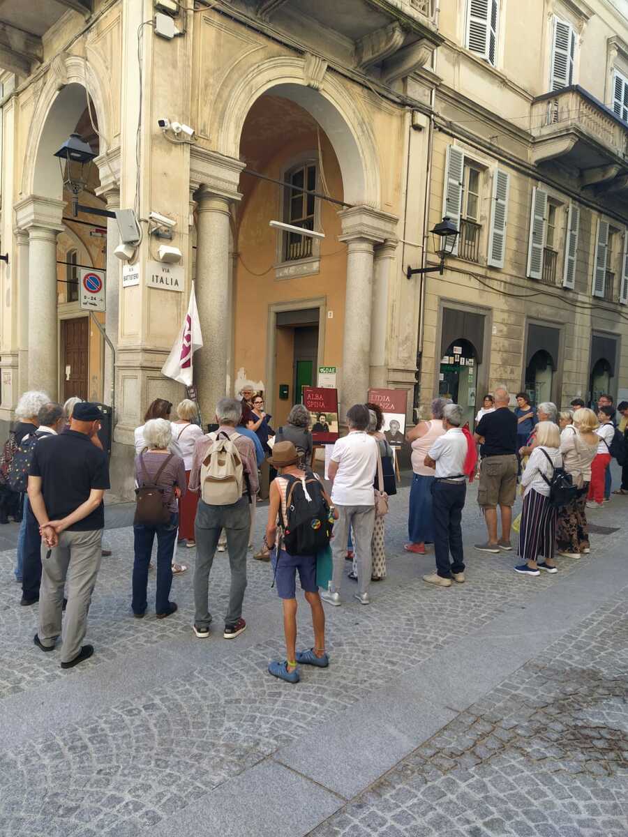 80 anni dal diritto di voto, un presidio con una proposta al Comune: “Una targa in ricordo delle prime assessore di Biella” FOTO