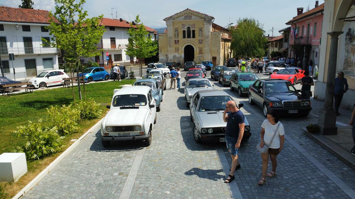 Graglia, “Fiori e Motori”: una domenica tra passione, amicizia e territorio FOTO