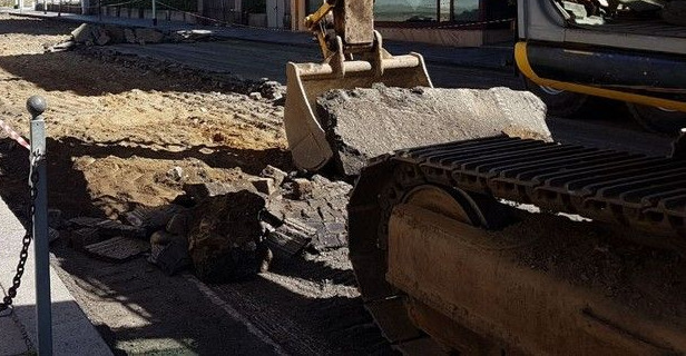 Biella, lavori alla rete idrica e fognaria: chiude un tratto di via Cavour