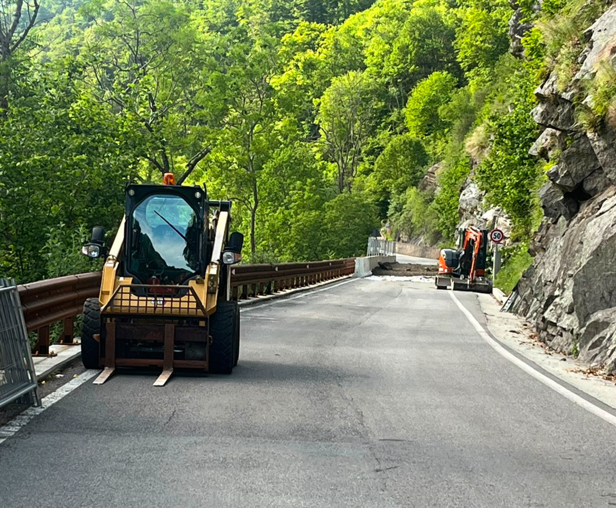 Lavori in alta Valle Cervo, il cantiere è partito sulla SP 100: code e traffico