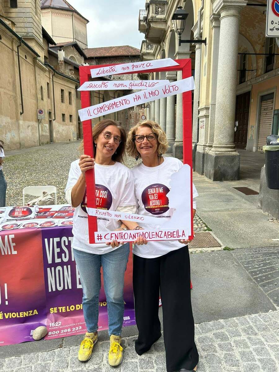 Biella fa squadra contro la violenza sulle donne: in campo enti volontari e associazioni FOTO